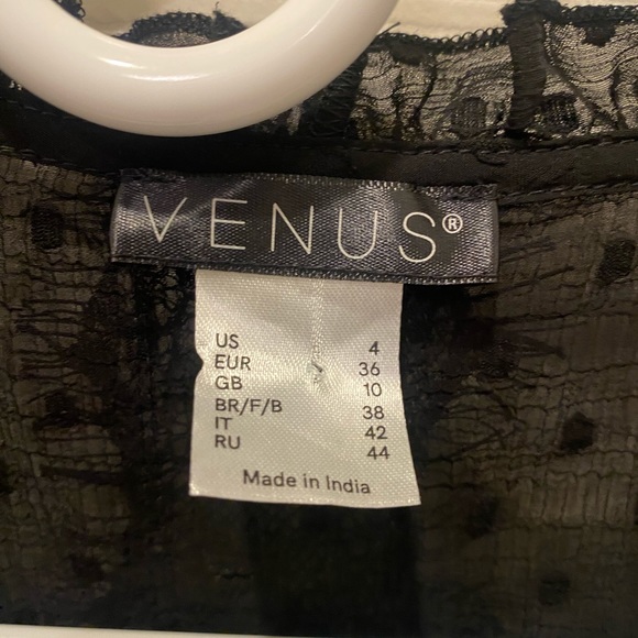 Adorable top from Venus. Size 4 which is a size small. Never worn. - Picture 2 of 4